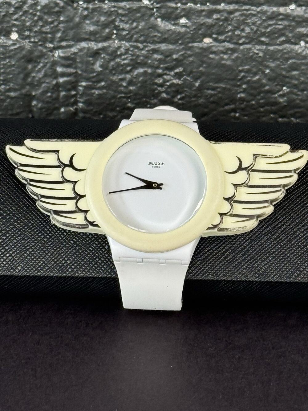 RARE Jeremy Scott Swatch Winged Watch SUOZ103 Limited Edition